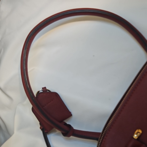 Sold Diva Burgundy Handbag - Picture 12 of 13